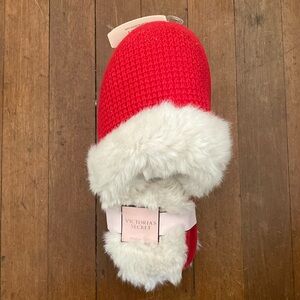 ❤️ Victoria’s Secret Signature Slippers Size M NWT